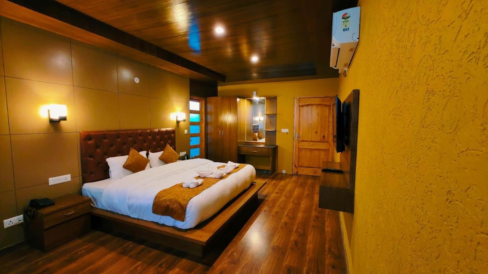 The Vista Legacy Resort, Manali - #Near Mall Road #Centrally Heated & Air Cooled Rooms #Big Parking #Best Selling #Premium Rooms #Luxury Collection #Open Terrace #Lift #Playing Zone #Property Of The Year Manāli Exterior foto